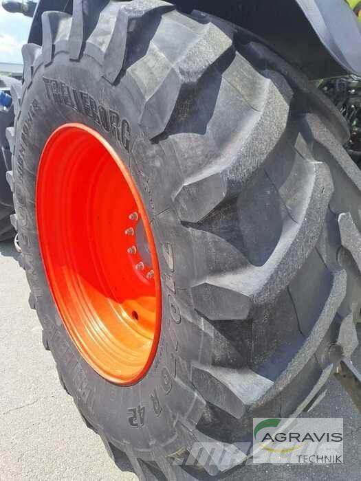 CLAAS AXION 870 Трактори