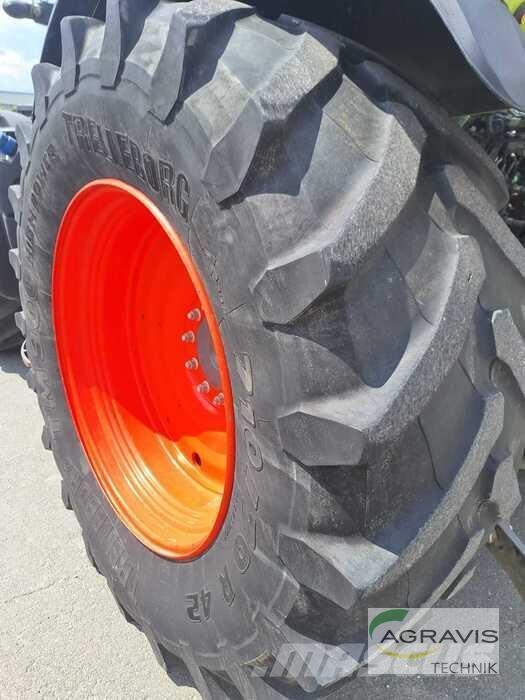 CLAAS AXION 870 Трактори