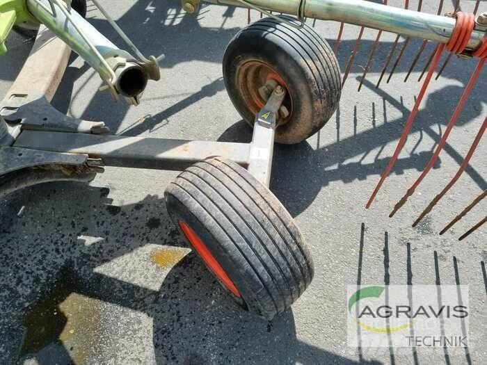 CLAAS LINER 2700 Граблі і сінозворушувачі