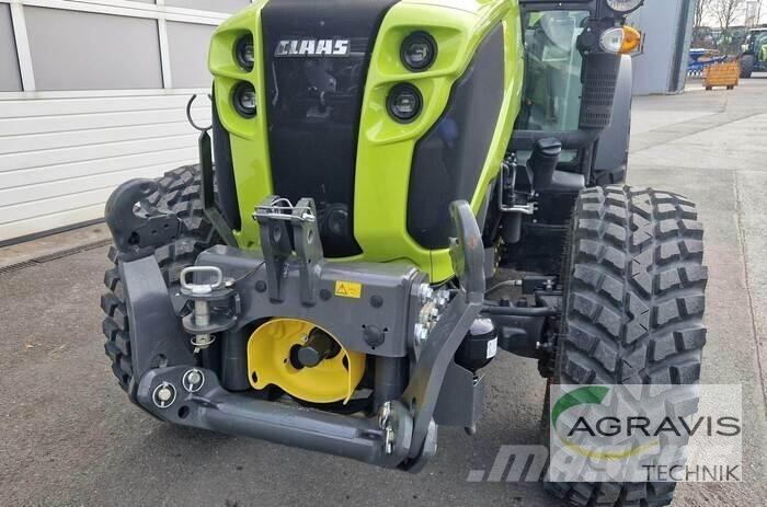 CLAAS NEXOS 240 L Трактори