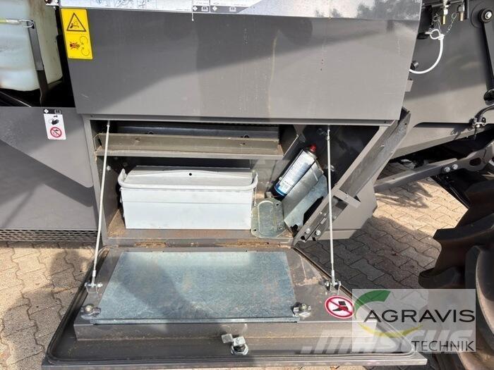 CLAAS TRION 650 Зернозбиральні комбайни