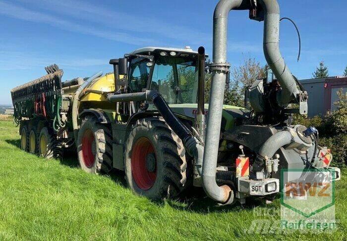 CLAAS XERION 3800 TRAC Розсіювачі гною