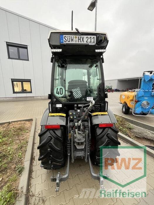 Fendt 211 V Vario Gen3 Трактори