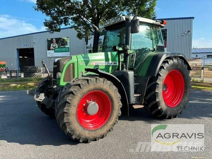 Fendt 714 VARIO Трактори