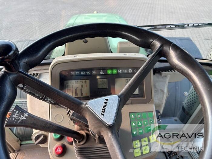 Fendt 820 VARIO Трактори