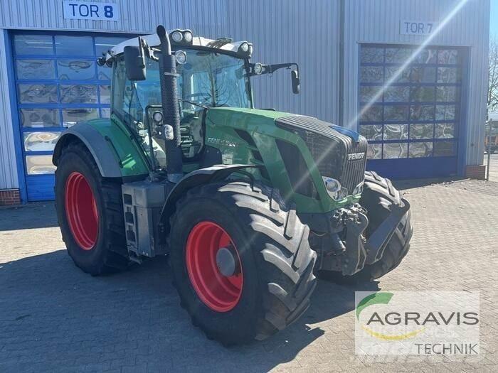 Fendt 824 VARIO SCR Трактори