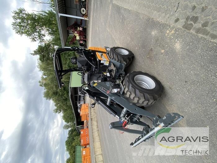 GiANT G1500 Фронтальні навантажувачі
