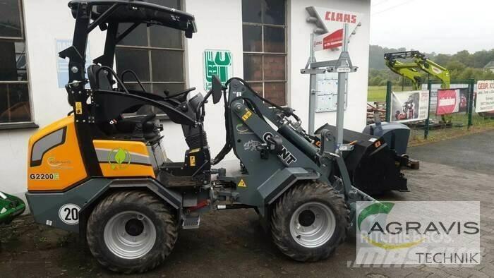 GiANT G2200E-3 Фронтальні навантажувачі