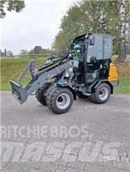 GiANT G2300 HD Фронтальні навантажувачі