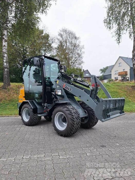 GiANT G2300 HD Фронтальні навантажувачі