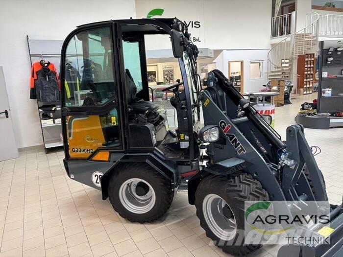 GiANT G2300 HD Фронтальні навантажувачі