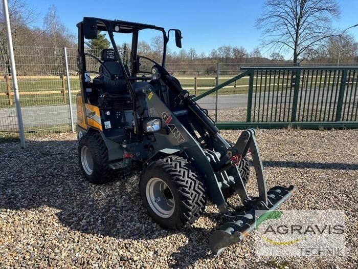 GiANT G2300 HD Фронтальні навантажувачі