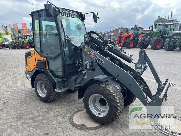 GiANT G2700 E Фронтальні навантажувачі