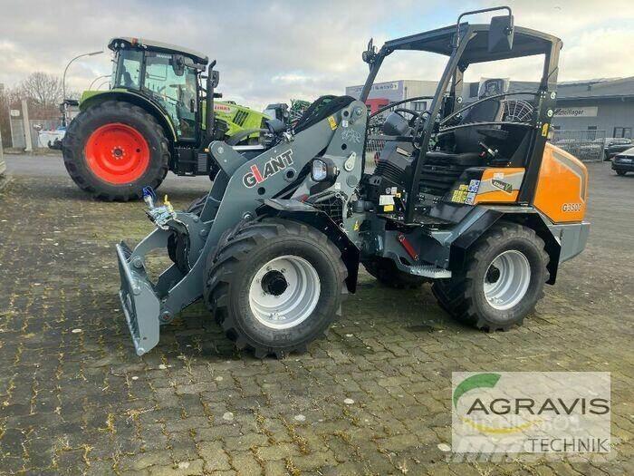 GiANT G3500 Фронтальні навантажувачі