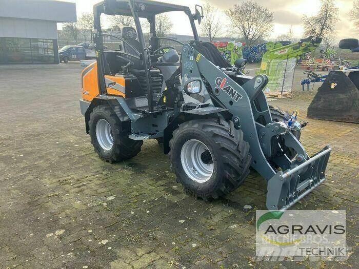GiANT G3500 Фронтальні навантажувачі