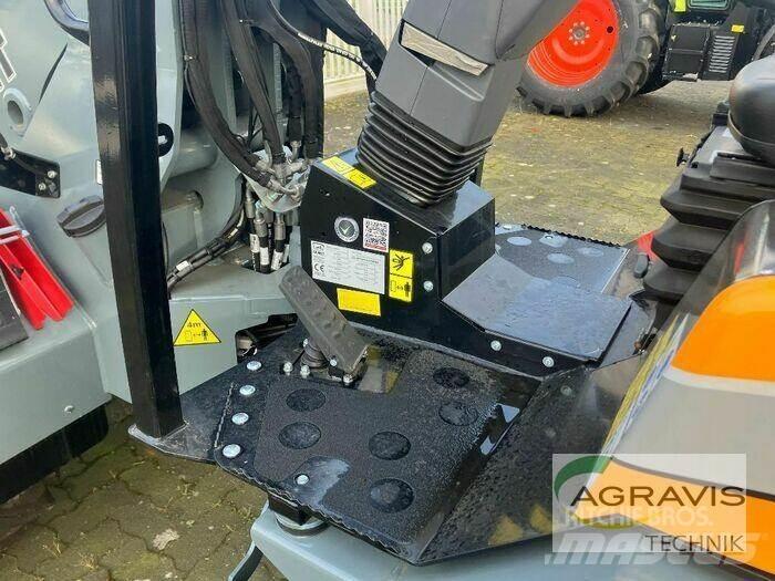 GiANT G3500 Фронтальні навантажувачі