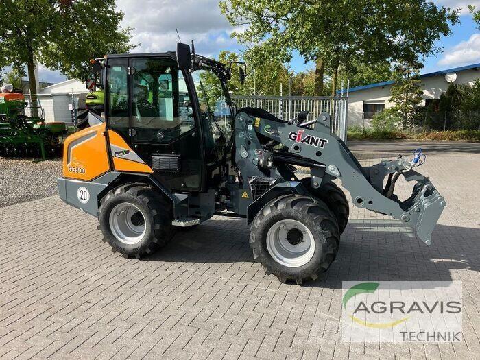 GiANT G3500 Фронтальні навантажувачі