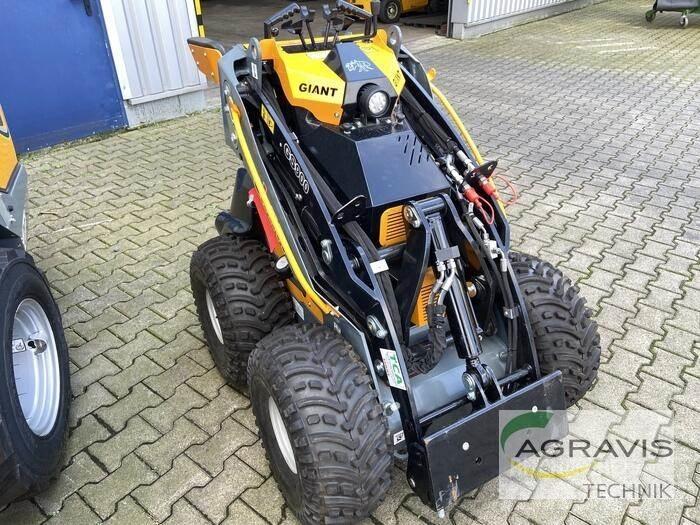 GiANT GS900 Фронтальні навантажувачі