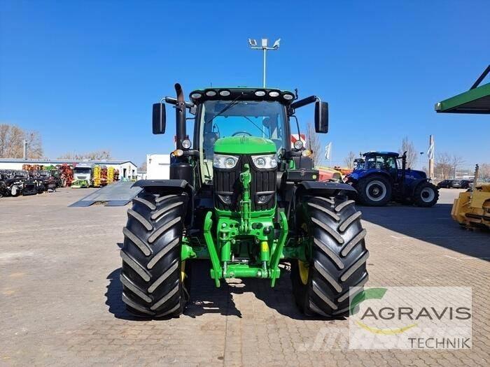 John Deere 6215 R Трактори