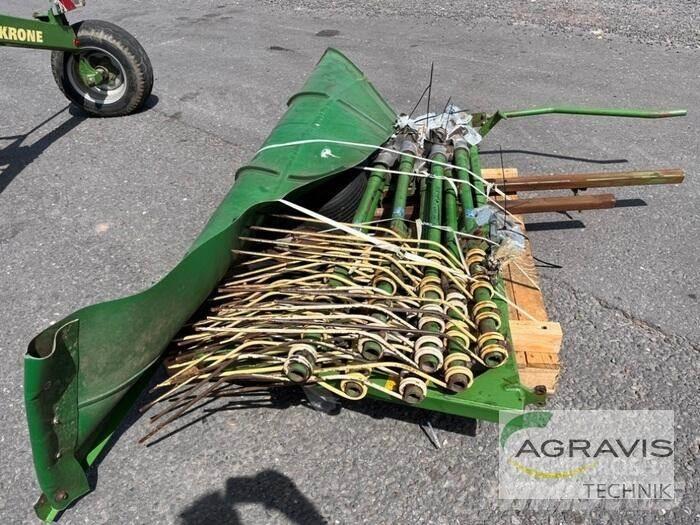 Krone SWADRO 810 Граблі і сінозворушувачі