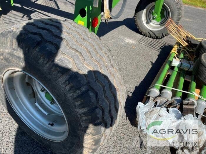 Krone SWADRO TC 880 Граблі і сінозворушувачі