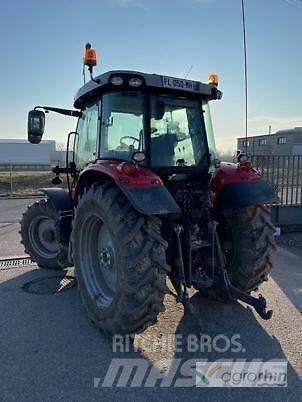 Massey Ferguson 5713S Трактори