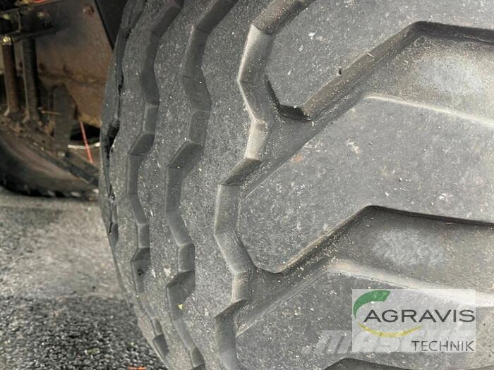 New Holland BB 940 Тюкові прес-підбирачі