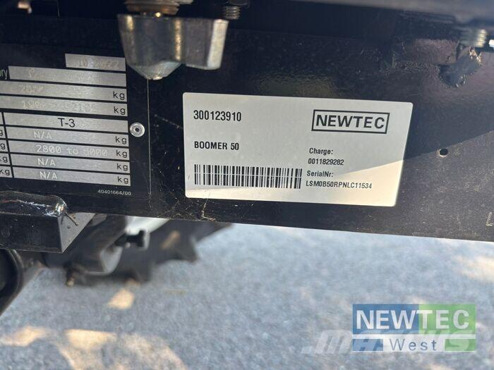 New Holland BOOMER 50 Трактори