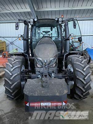 Valtra G125 Трактори