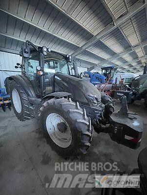 Valtra G125 Трактори