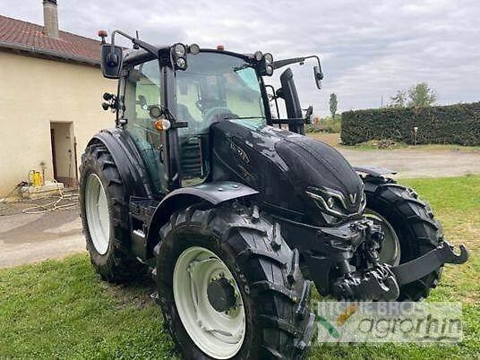 Valtra G125V Трактори