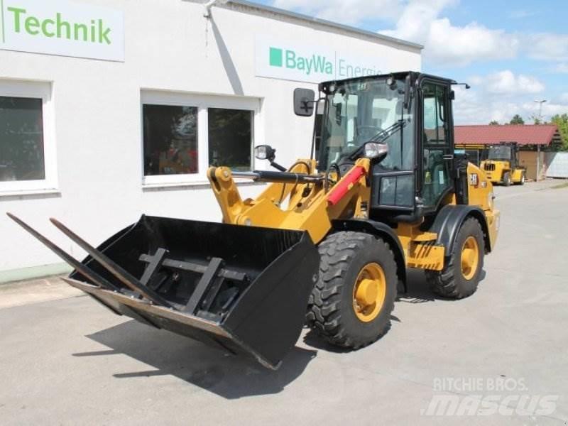 CAT 907 Фронтальні навантажувачі