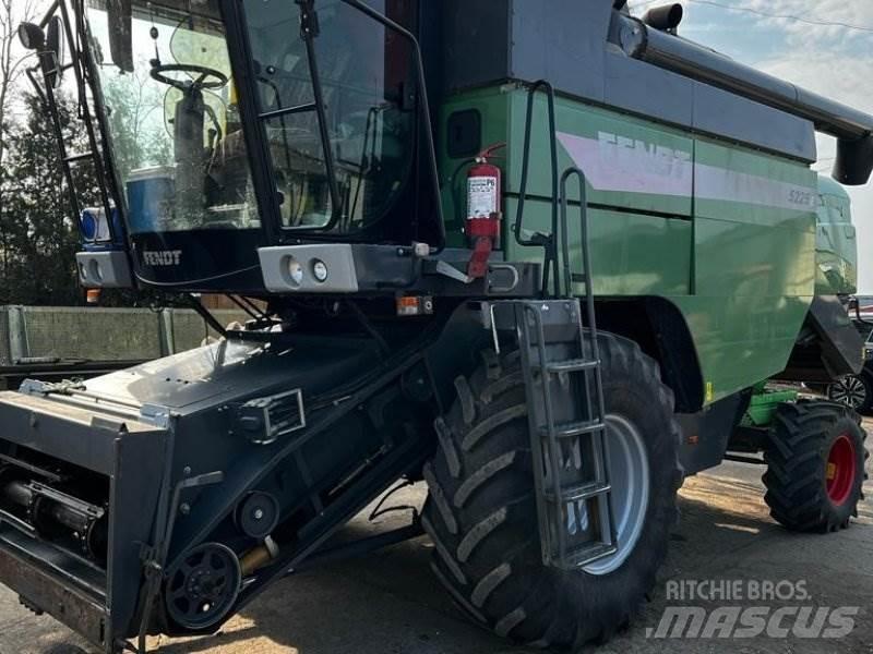 Fendt 5225 E Зернозбиральні комбайни