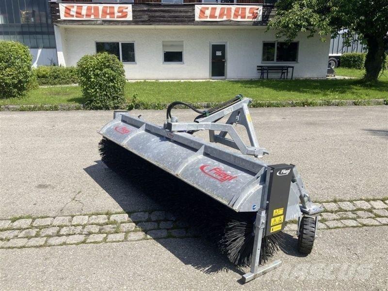 Fliegl TYP 700 Підмітальні машини
