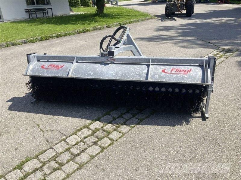 Fliegl TYP 700 Підмітальні машини