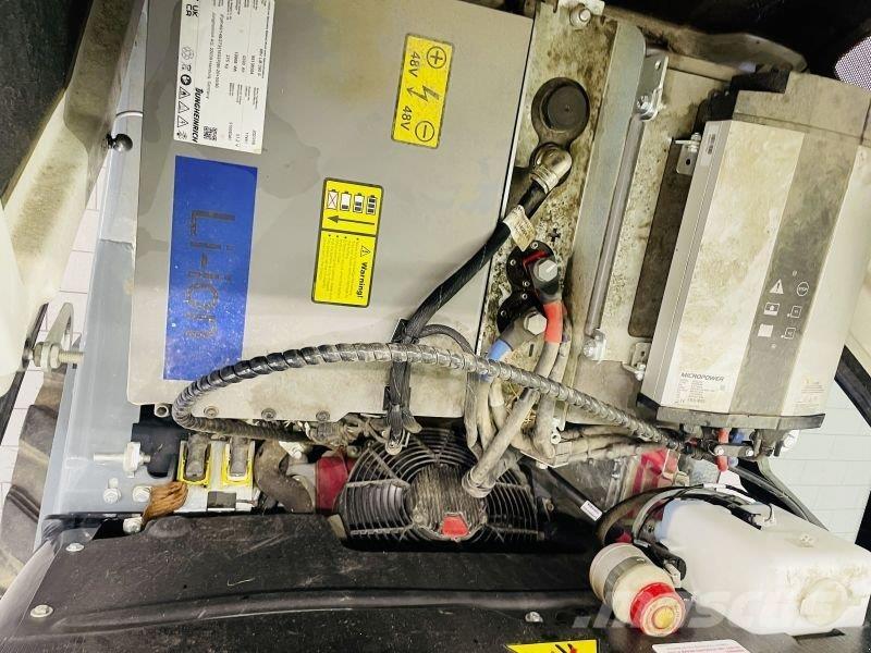 GiANT G2700E Міні-навантажувачі