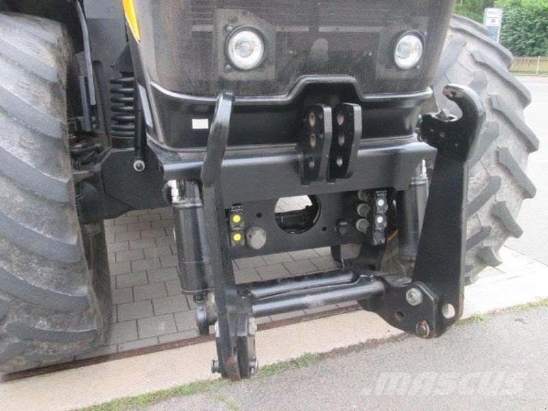 JCB 8330 Трактори