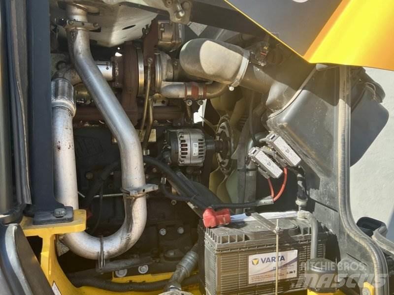 JCB TM 320 S Фронтальні навантажувачі