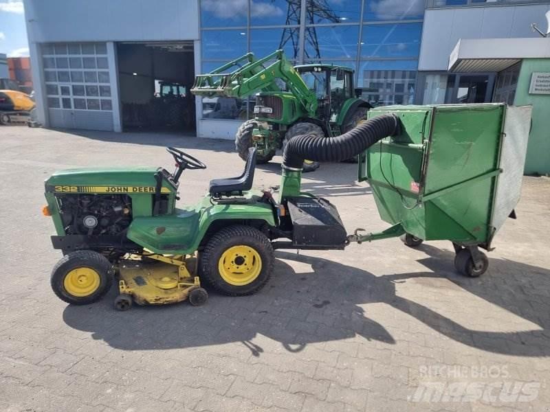 John Deere 332 Трактори