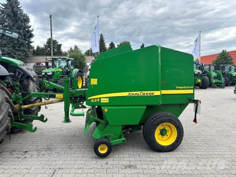 John Deere 623 Рулонні прес-підбирачі