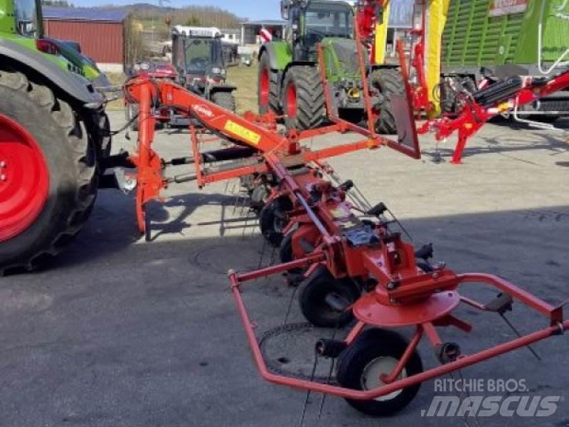 Kuhn GF 7702 Граблі і сінозворушувачі