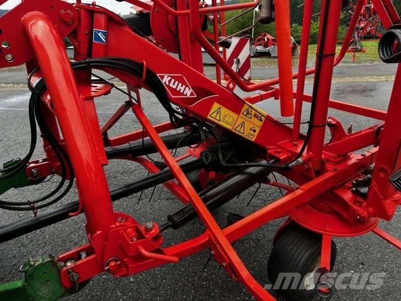 Kuhn GF 8702 Граблі і сінозворушувачі