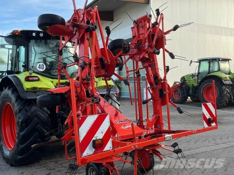 Kuhn GF 8702 Граблі і сінозворушувачі