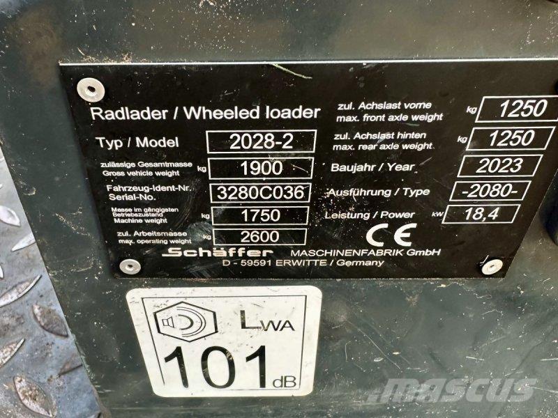Schäffer 2028 Фронтальні навантажувачі та екскаватори