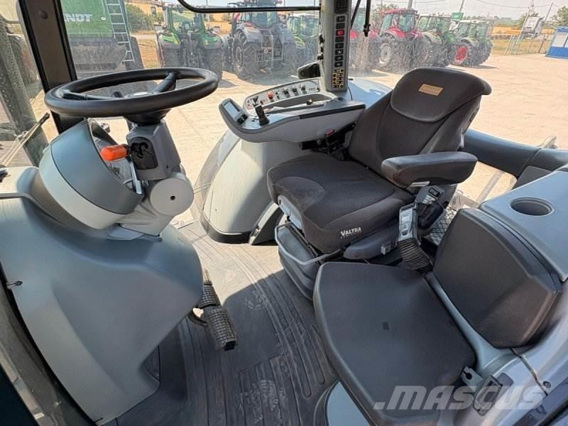 Valtra S274 Трактори