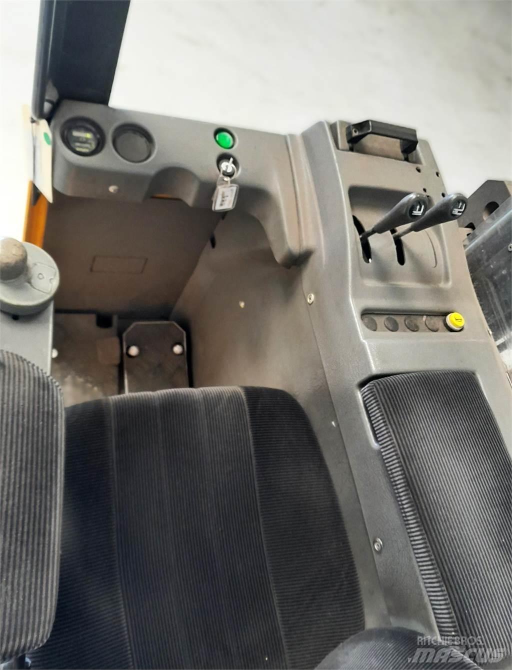 Atlet XSN160 Самохідні електроштабелери
