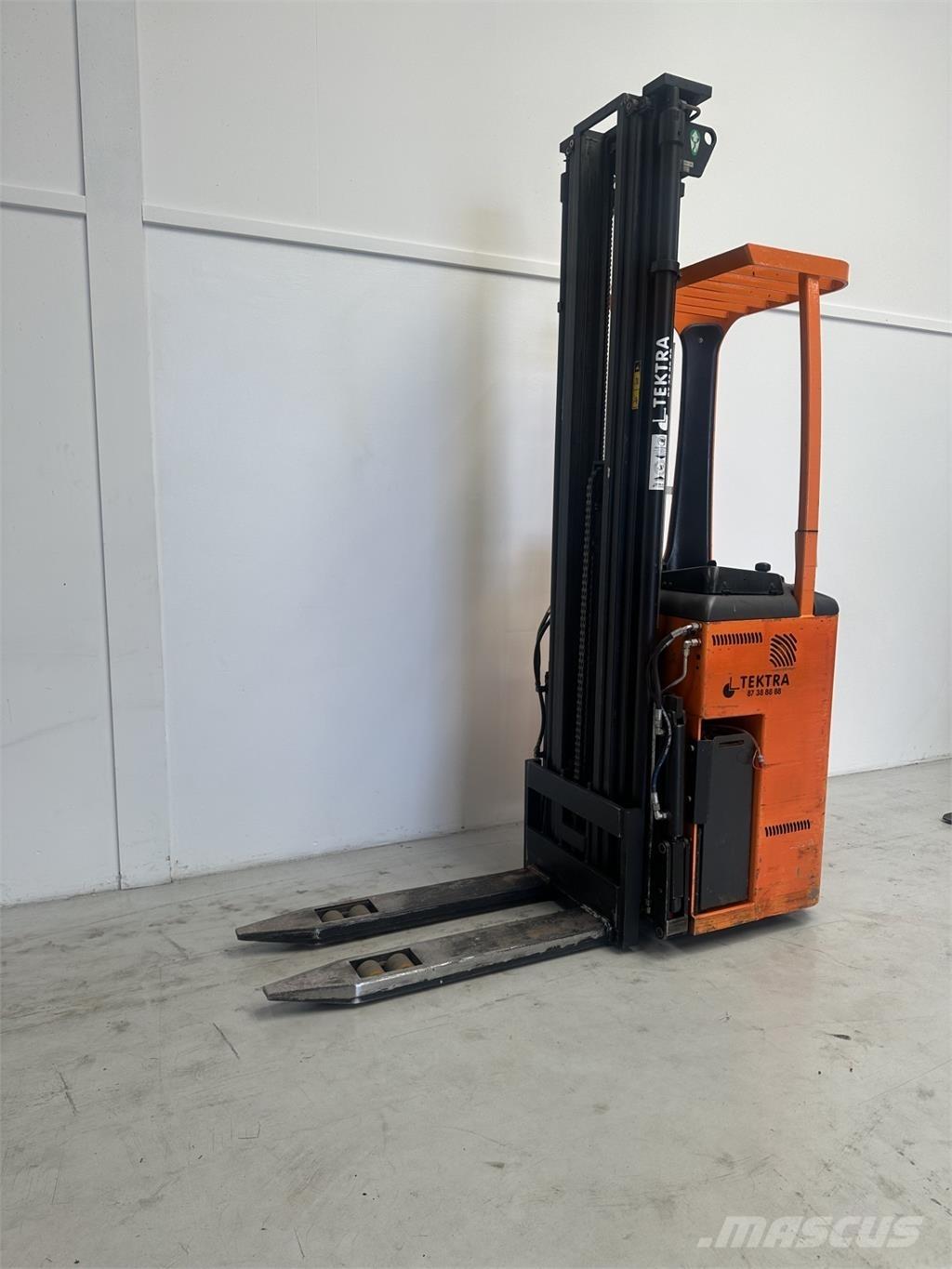 Rocla SST 12 TREV Самохідні електроштабелери