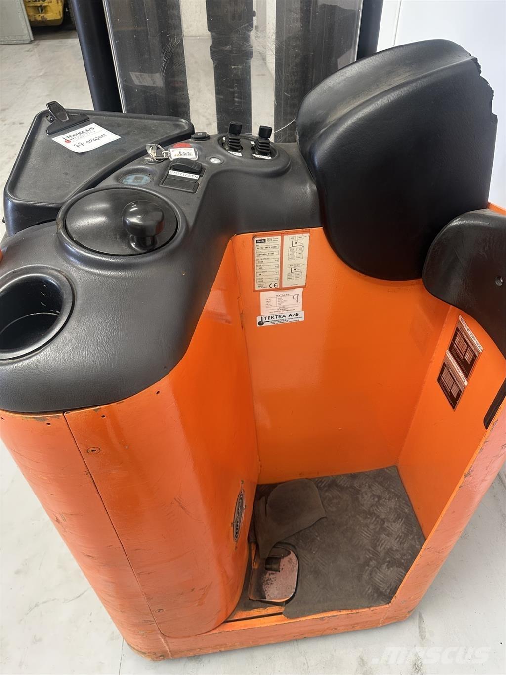 Rocla SST 12 TREV Самохідні електроштабелери