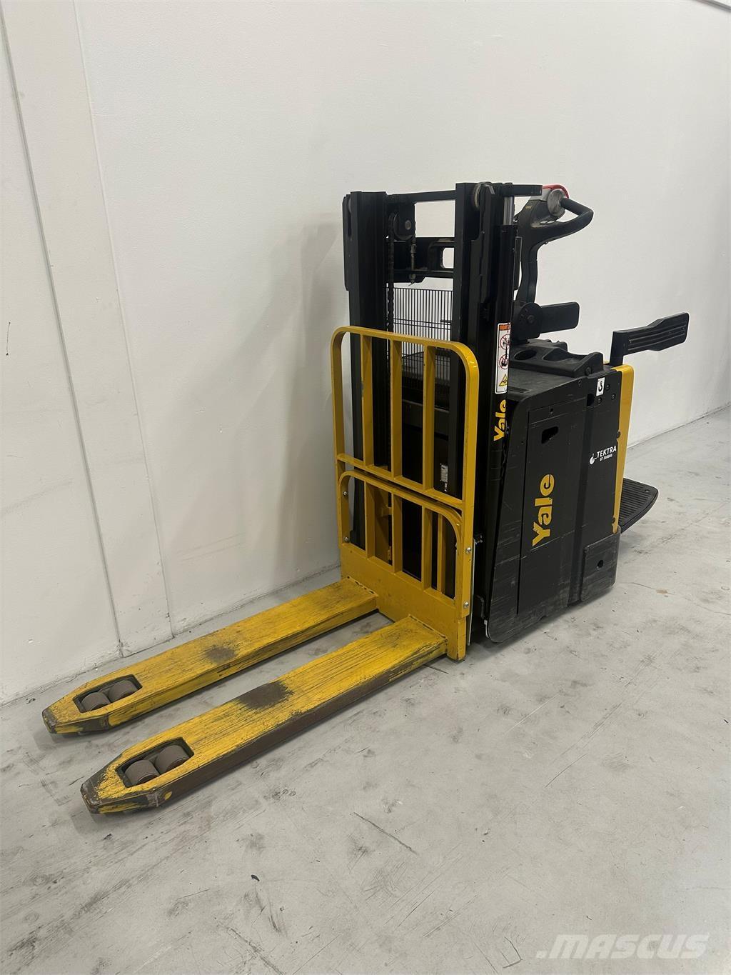 Yale MP20XD Самохідні електроштабелери