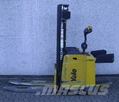 Yale MS12X Самохідні електроштабелери